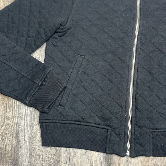 GAP Women’s Black Quilted Zip Up Sweatshirt, size Xsmall - Picture 4 of 8
